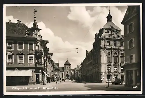 AK Villingen im Schwarzwald, Bickenstrasse mit Geschäften und Tor