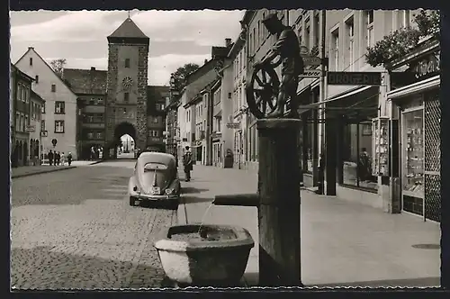 AK Villingen /Schwarzwald, Rietstrasse mit Riettor und Radmacherbrunnen