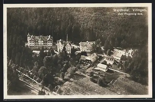 AK Villingen i. Schwarzwald, Blick auf das Waldhotel, Fliegeraufnahme