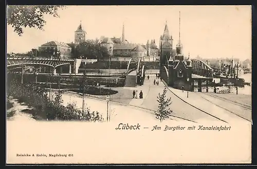 AK Lübeck, am Burgthor mit Kanaleinfahrt