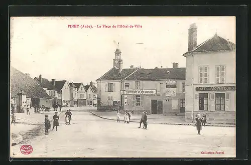 AK Piney, La Place de l`Hotel de Ville