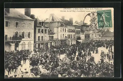 AK Troyes, Place de la Préfecture, Arrivée du 60e Régt d`artillerie 1910