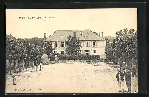 AK Vitry-le-Croisé, La Mairie