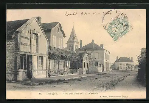 AK Lusigny, Rue conduisant à la Place, Strassenpartie