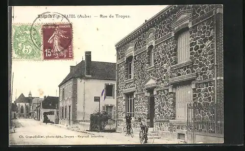 AK Marigny-le-Chatel, Rue de Troyes
