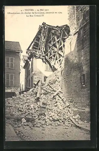 AK Troyes, Effondrement du clocher de Saint-Jean, La Rue Urbain IV