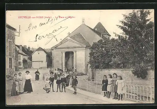 AK Neuville-sur-Seine, La Place et l`Eglise