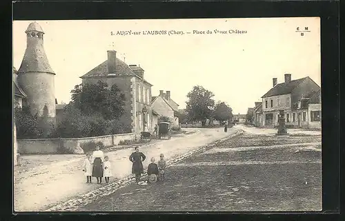 AK Augy-sur L`Aubois, Place du Vieux Chateau