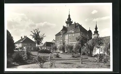 AK Hodonin, Rathaus mit Anlagen