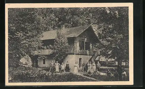 AK Velka Roudka, Villa Vera, Menschen im Garten