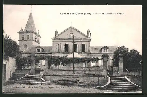 AK Loches-sur-Ource, Place de la Mairie et l`Eglise
