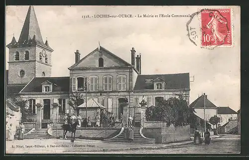 AK Loches-sur-Ource, La Mairie et l`Ecole Communale