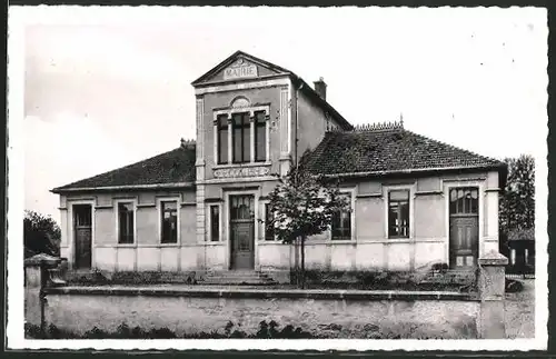 AK Marigny-le-Chaouet, La Mairie et les Ecoles