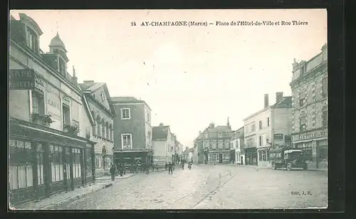 AK Ay-Champagne, Place de l`Hotel-de-Ville et Rue Thiers