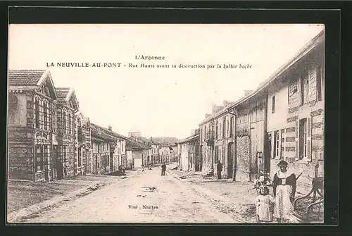 AK La Neuville-Au-Pont, Rue Haute avant sa destruction par la kultur boche