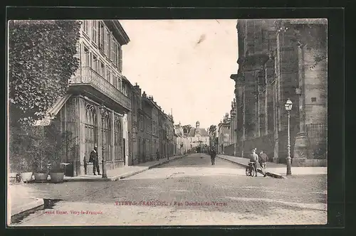 AK Vitry-le-Francois, Rue Dominé-de-Verzet, Strassenpartie