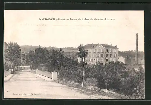 AK La Giraudière, Avenue de la Gare de Courzieu-Brussière