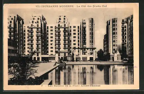 AK Villeurbanne, La Cite des Gratte Ciel, Les Bassins de la Place Albert-Thomas