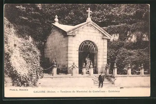 AK Caluire, Tombeau du Maréchal de Castellane, Extérieur