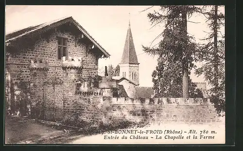 AK St-Bonnet-le-Froid, Entrèe du Chateau - La Chapelle et la Ferme