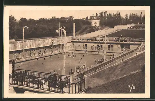 AK Villeurbanne, L`Élégante et vaste Piscine du Stade Municipal