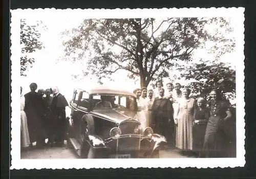 Fotografie Auto Opel, PKW und Kirchengemeinschaft