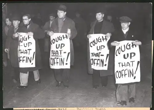 Fotografie Ansicht London, Demonstration englischer Arbeitsloser 1939 vor Scotland Yard