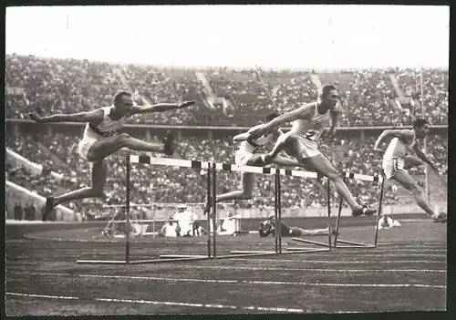 Fotografie I. Leichtathletik-Länderkampf Deutschland : Amerika 1938 - Sieger 110 m Hürden Wolcott