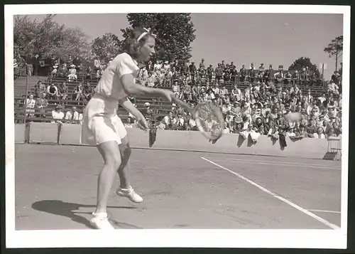 Fotografie Ansicht Berlin-Grunewald, Tennis-Städtekampf Berlin : Agram auf den Rot-Weiss Plätzen - Kroatin Kovacs