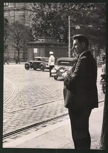 Fotografie Ansicht Wien, Verkehrs- und Volkszählung an Strassenkreuzung