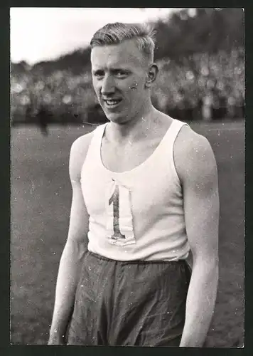 Fotografie Abendsportfest der Leichtathleten in Berlin 1938 - Osendarp aus den Niederlanden, Sieger im 1000 m Lauf