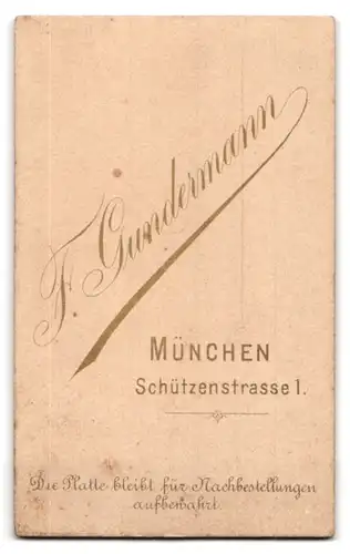 Fotografie F. Gundermann, München, Fräulein mit zusammengebundenem Haar