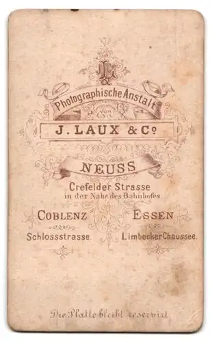 Fotografie J. Laux & Co., Neuss, Portrait junge Frau mit hochgebundenem Zopf