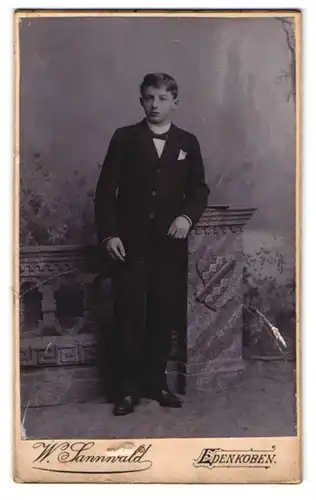Fotografie W. Sannwald, Edenkoben, Portrait junger Mann in Sakko