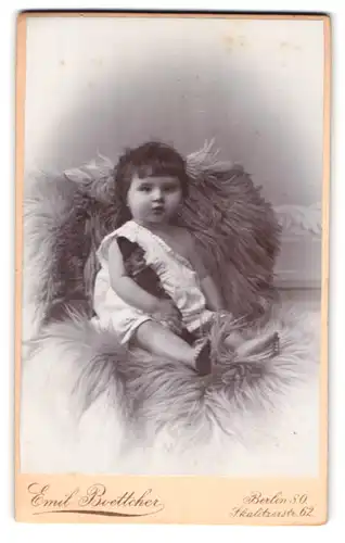 Fotografie Emil Boettcher, Berlin, Portrait Kleinkind mit Puppe