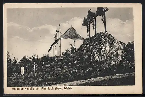 AK Viechtach /bayr. Wald, Antoniuis Kapelle mit Kreuzen