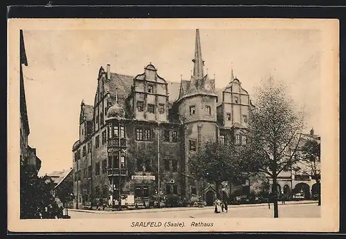 AK Saalfeld /Saale, Rathaus mit Gasthaus Ratskeller