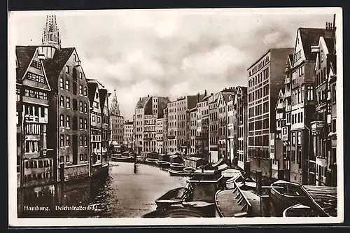 AK Hamburg, Deichstrassenbild, Speicherstadt mit Schiffen