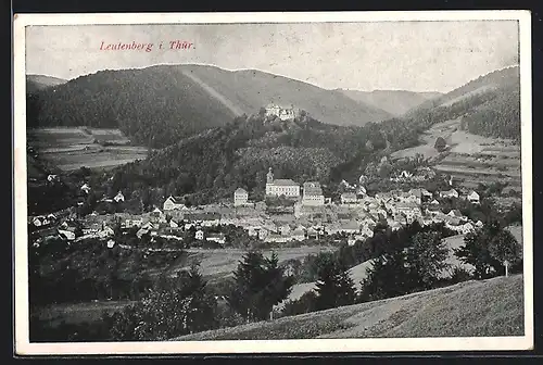 AK Leutenberg i. Thür, Ortsansicht mit Burg und Bergen