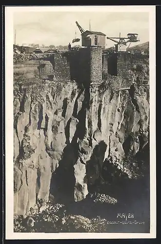 AK Mayen, Basalt-Lava-Grube