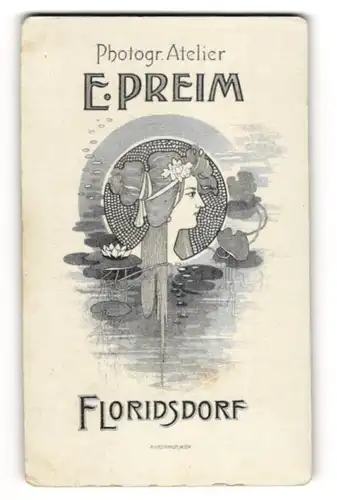 Fotografie E. Priem, Floridsdorf, Frauenkopf im Jugendstil von Seerosen umgeben