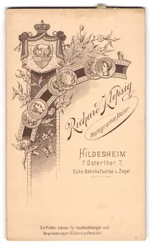 Fotografie Ricahrd Klepsig, Hildesheim, Osterthor 7, königliches Wappen und Medailllen