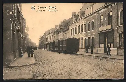 AK Comines, La Rue de la République, Strassenpartie mit Kleinbahn