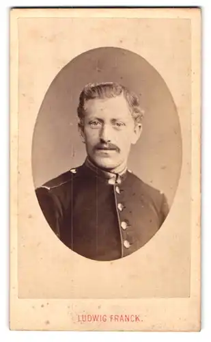 Fotografie Ludwig Franck, Zweibrücken, Soldat in Uniform