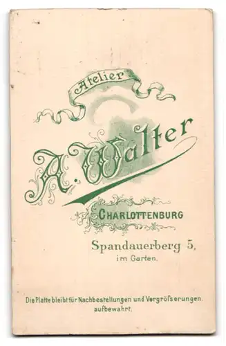 Fotografie A. Walter, Charlottenburg, Frau in ordentlicher Bluse