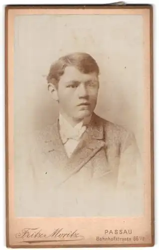 Fotografie Fritz Moritz, Passau, Portrait junger gepflegter Herr