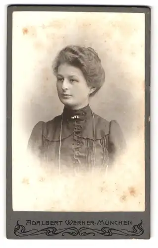 Fotografie Adalbert Werner, München, Portrait junge Dame mit hochgestecktem Haar