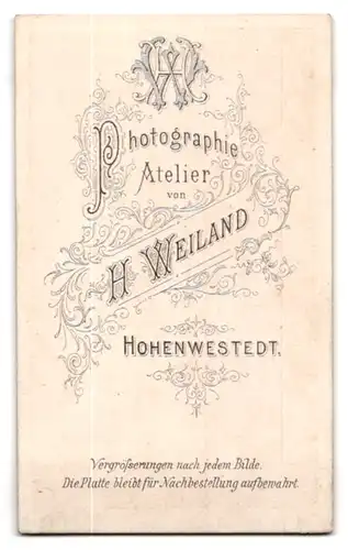 Fotografie H. Weiland, Hohenwestedt, Junger Mann im Anzug mit Mittelscheitel
