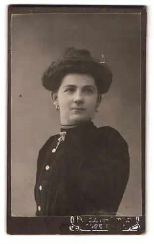 Fotografie Fr. Riedl vorm. Drechsler, Rosenheim, Portrait junge Dame mit hochgestecktem Haar