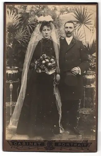 Fotografie Cabinet-Portrait, Ort unbekannt, Ehepaar bei der Hochzeit